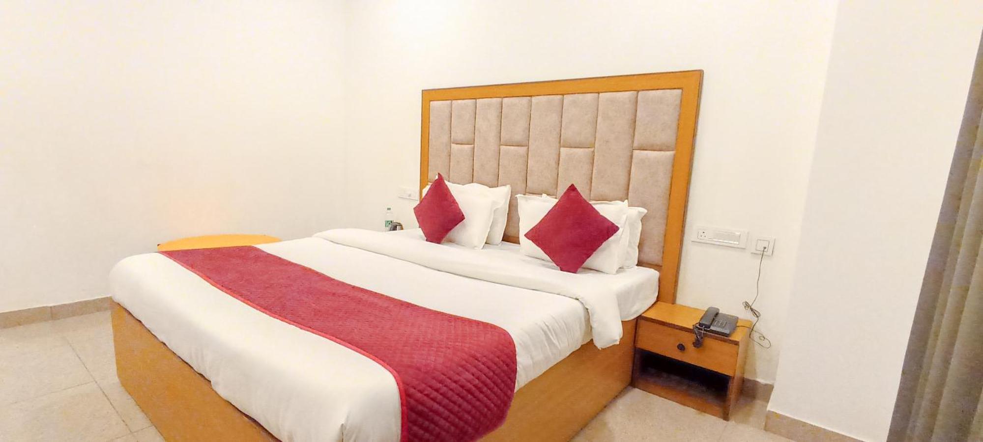 Hotel Lake View Chandīgarh Exterior foto