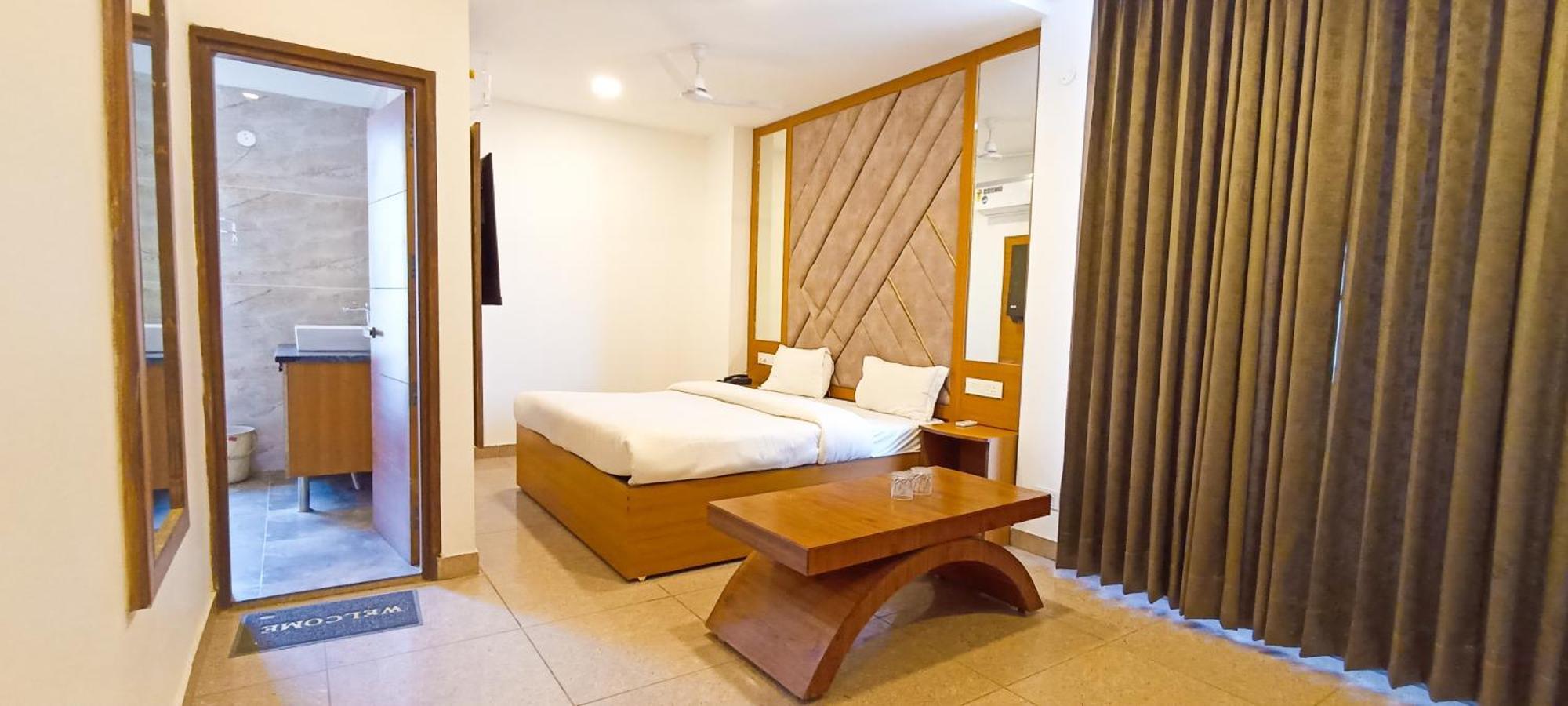Hotel Lake View Chandīgarh Exterior foto