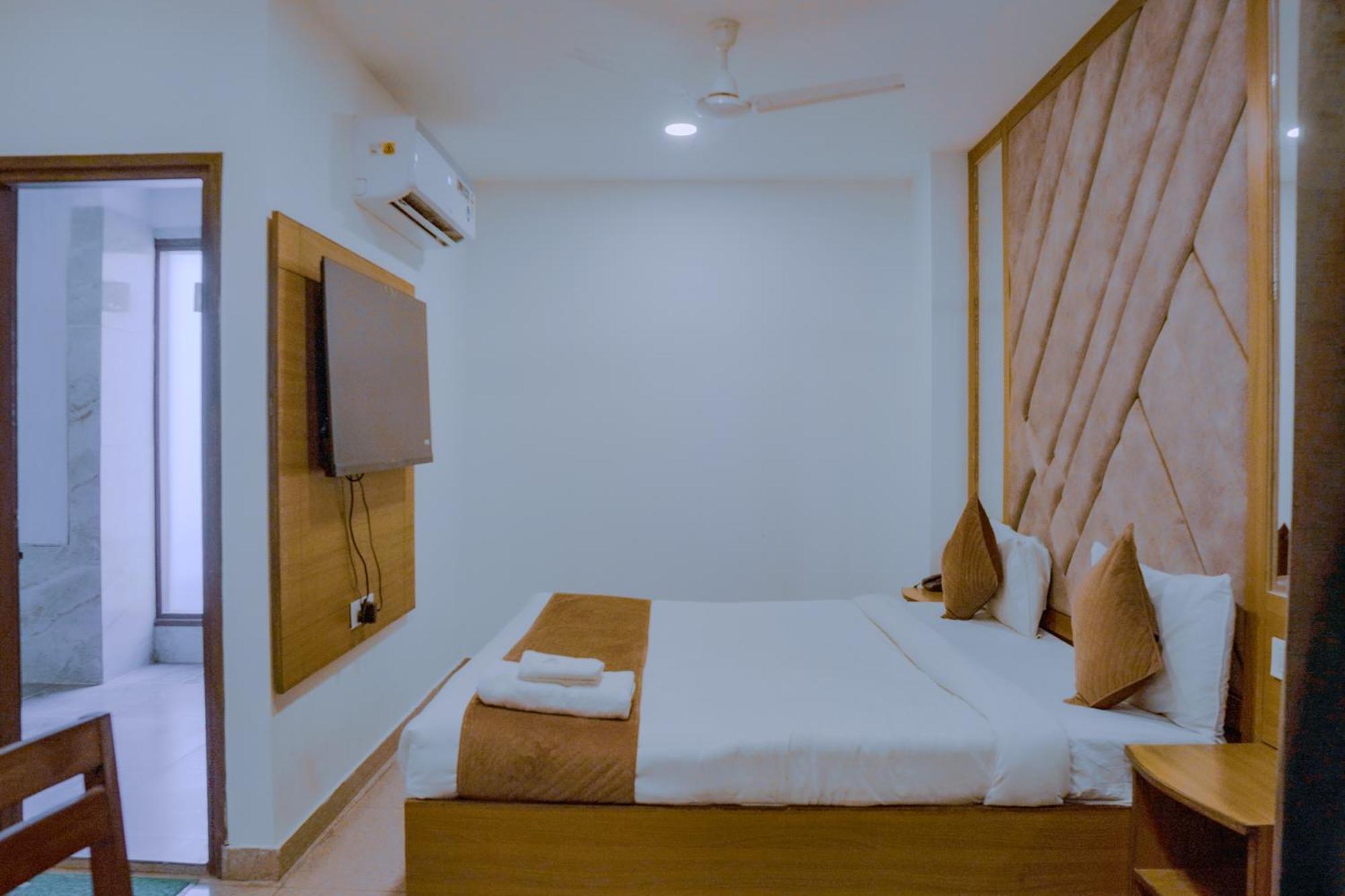 Hotel Lake View Chandīgarh Exterior foto